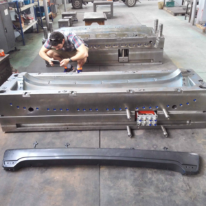 Plastic-Injection-Molding-Vehicle-Mould3